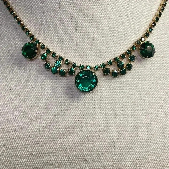 Green and Gold Rhinestone Set Necklace and Earrings 1950’s style Bling - Picture 2 of 4